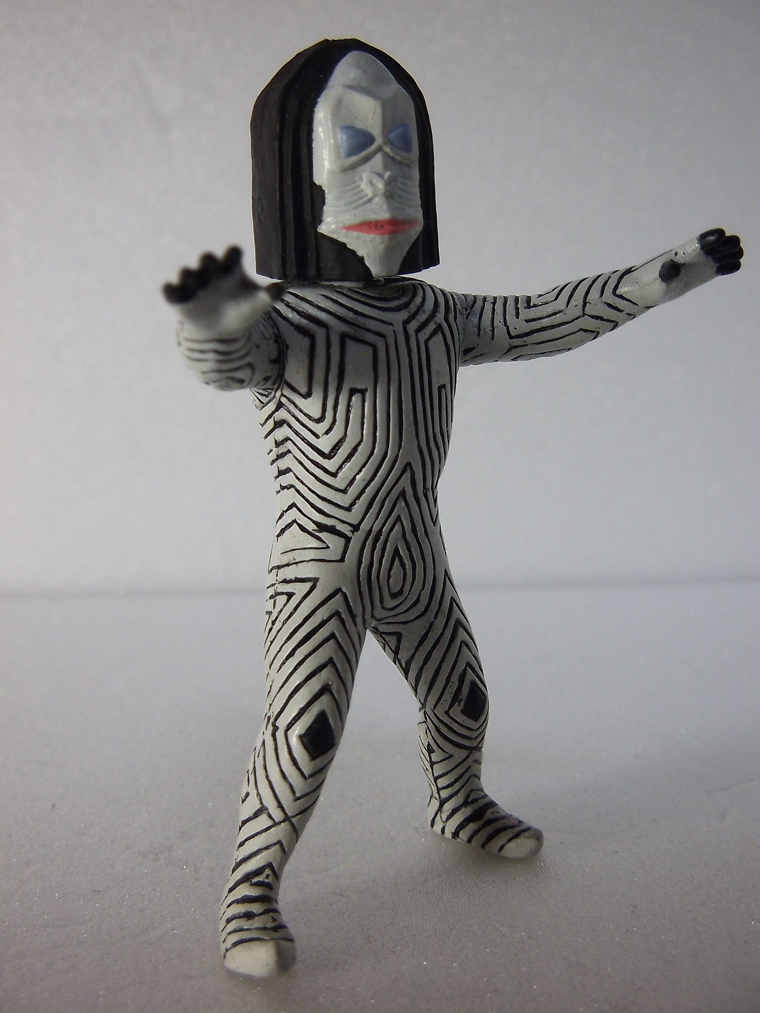 Amazon | HGシリーズ ウルトラマン Part23 ～あざ笑う眼編～ 三面怪人